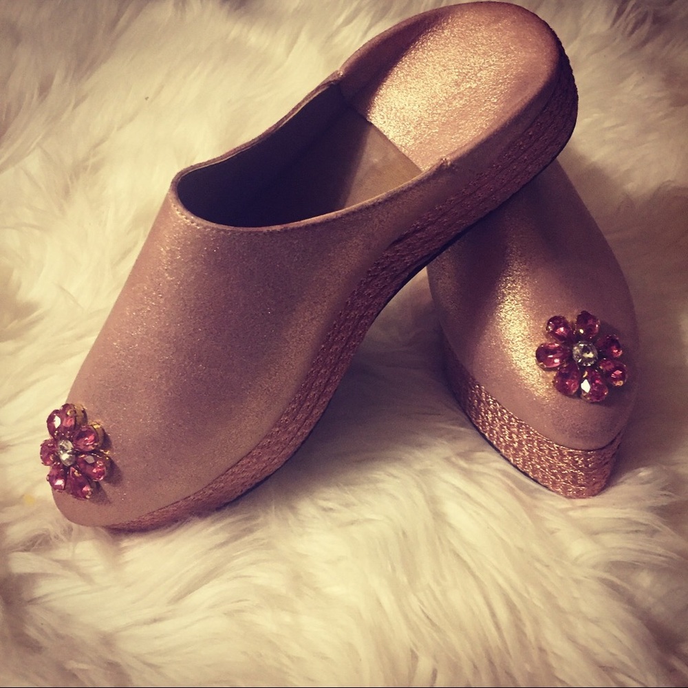 Handmade Moroccan wedged mules